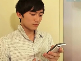 サッカー歴8年のノンケがホテルで「友達にバレたらやばい・・」とビビりつつもオナニーしてイっちゃいます♪ gay porn asian black