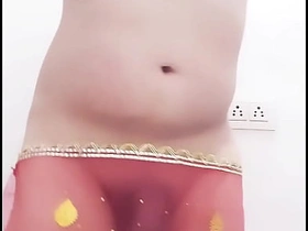 Desi Hijra Nangi Dance - Tu Qamar pakad ke kheeche Haaye Daiya Pairon Ke Neeche gay chinese porn party